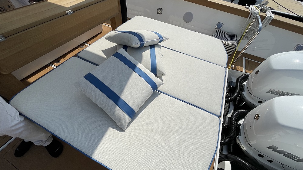 Sundeck cushions cockpit